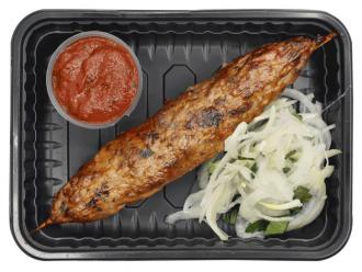 Люля-кебаб из индейки с кетчупом и луком Люля-кебаб из индейки с кетчупом и луком